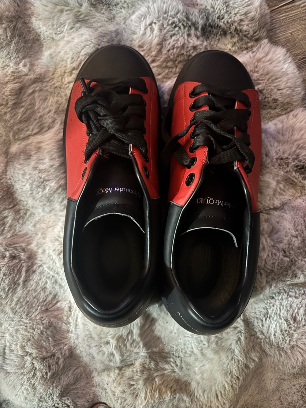 Alexander McQueen Men’s Red and Black Lace-Up Low-Top Sneakers